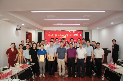 车光联动 智汇江夏--华工科技受邀出席汽车和光电子产业供需成果推荐会